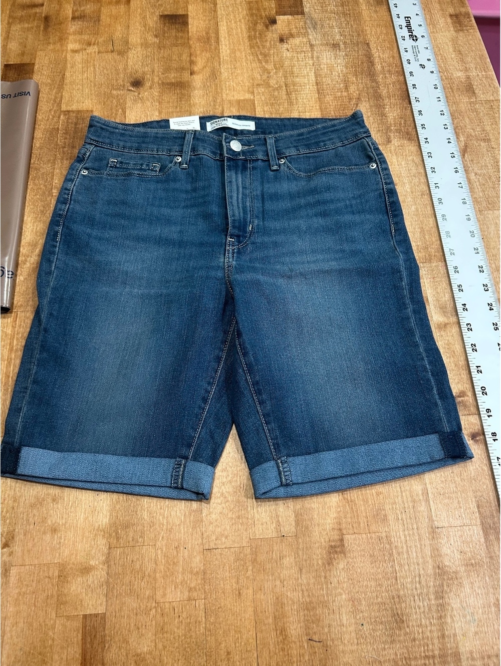 womens Levi's Signature Bermuda Denim Shorts Size 29